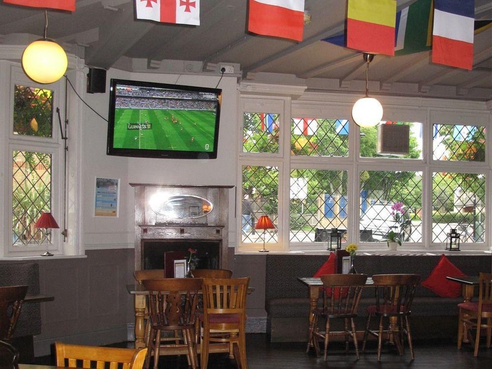 The Swan Inn Pub ไอล์เวิร์ธ ภายนอก รูปภาพ